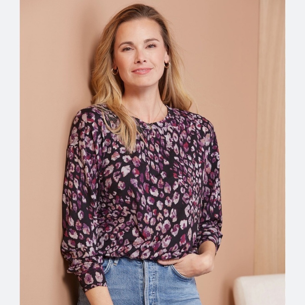 Evereve Peyton Jensen long sleeve black floral sweatshirt top size small